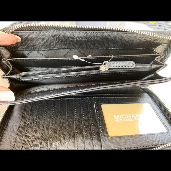 👜💕-Michael Kors Continen long Wristlet - Picture 5 of 8